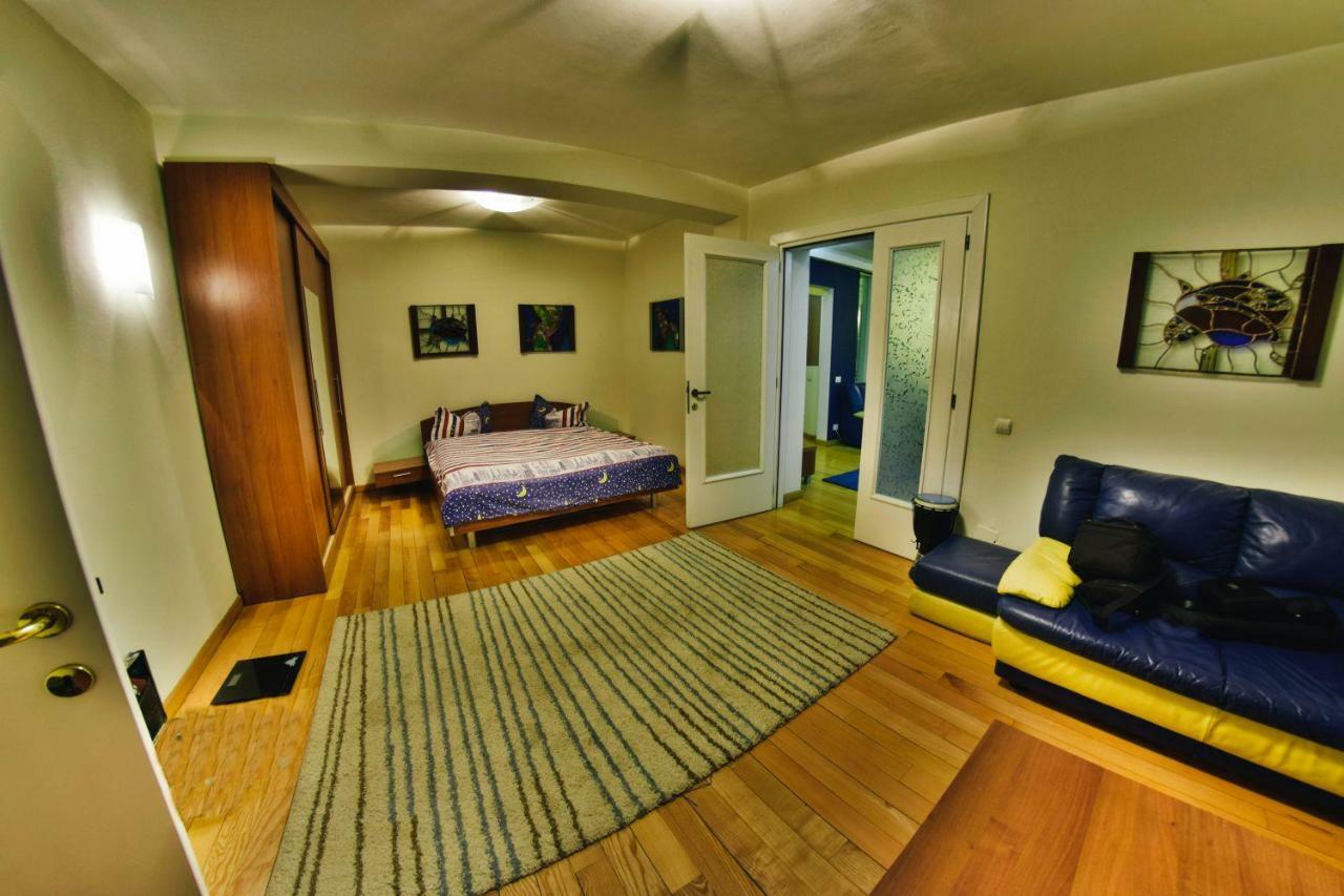 Nicole'S Apartment Bucharest Luaran gambar