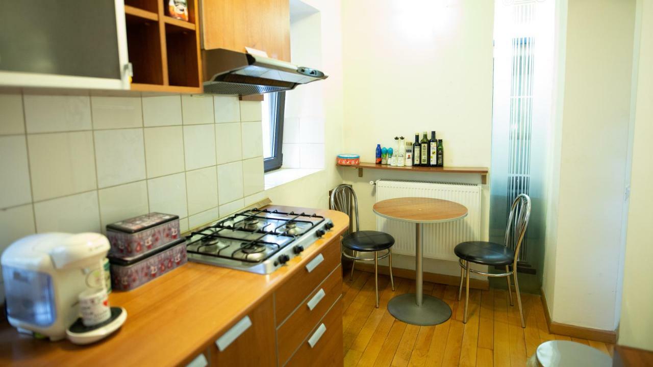Nicole'S Apartment Bucharest Luaran gambar