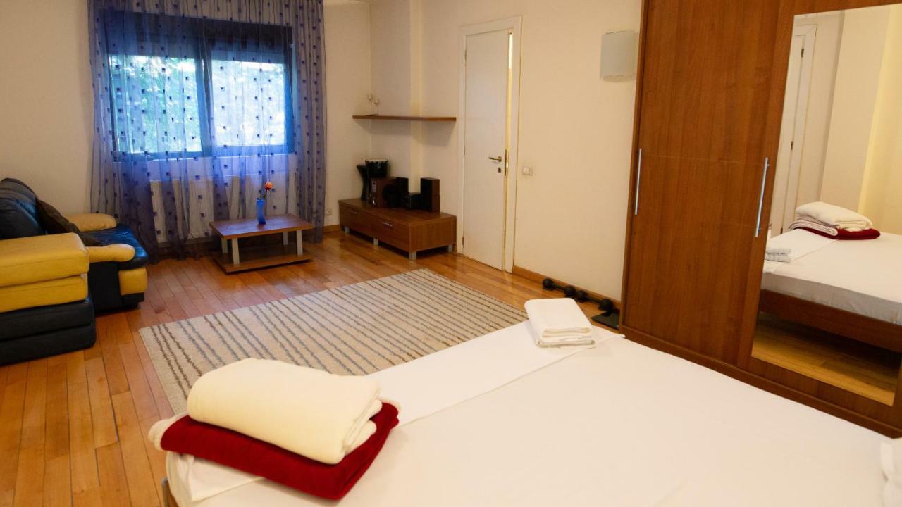 Nicole'S Apartment Bucharest Luaran gambar