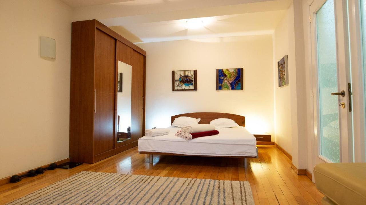 Nicole'S Apartment Bucharest Luaran gambar