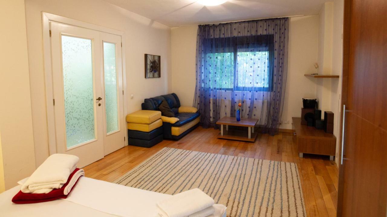 Nicole'S Apartment Bucharest Luaran gambar
